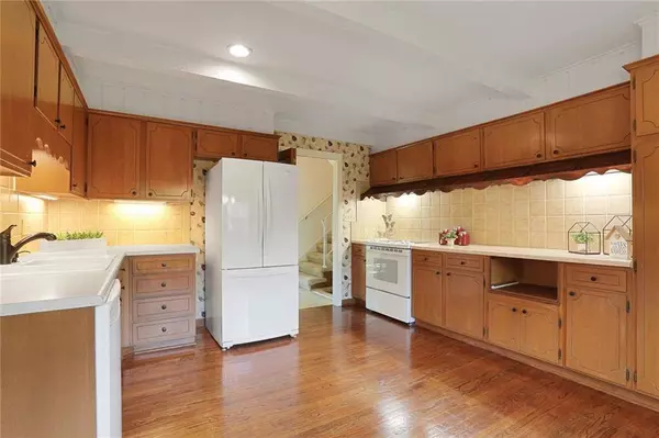 6705 Dawn LN, Kansas City, MO 64151