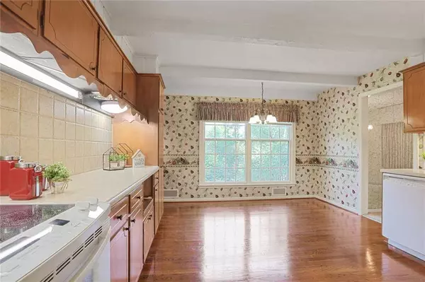 6705 Dawn LN, Kansas City, MO 64151