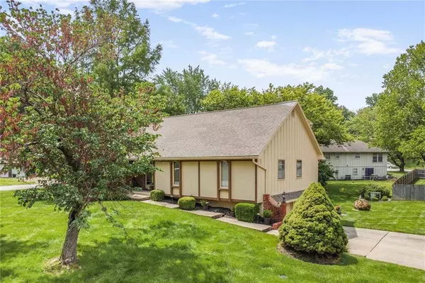 9719 NW 71st ST, Kansas City, MO 64152