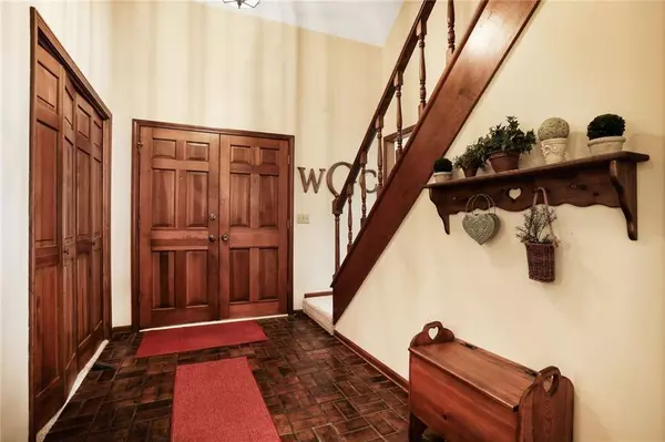 9719 NW 71st ST, Kansas City, MO 64152