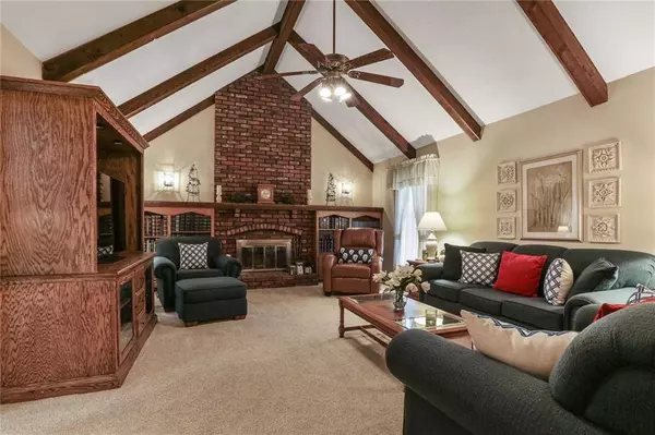 9719 NW 71st ST, Kansas City, MO 64152