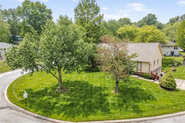 9719 NW 71st ST, Kansas City, MO 64152