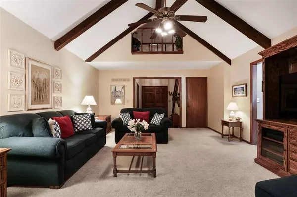 9719 NW 71st ST, Kansas City, MO 64152