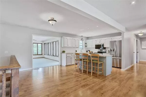 1139 N Walker LN, Olathe, KS 66061