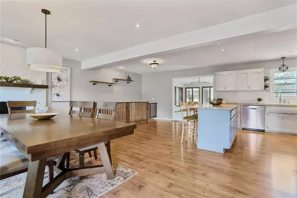 1139 N Walker LN, Olathe, KS 66061