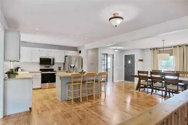 1139 N Walker LN, Olathe, KS 66061