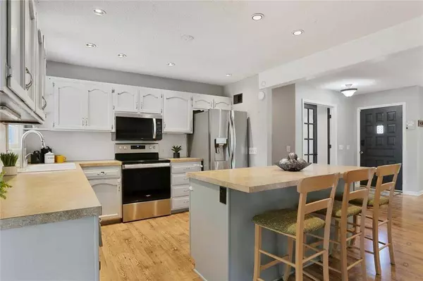 1139 N Walker LN, Olathe, KS 66061