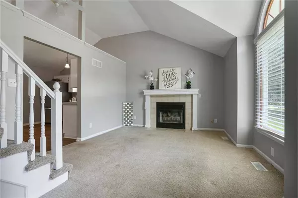 6486 NW Valley DR, Parkville, MO 64152