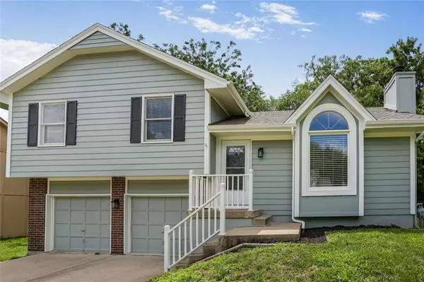 6486 NW Valley DR, Parkville, MO 64152