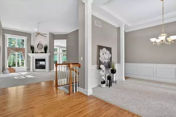 5609 NW 82nd ST, Kansas City, MO 64151