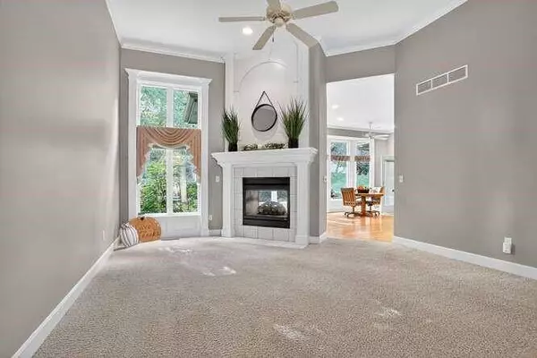 5609 NW 82nd ST, Kansas City, MO 64151