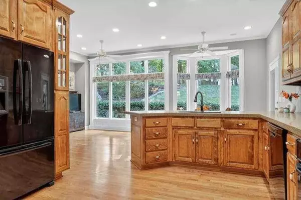 5609 NW 82nd ST, Kansas City, MO 64151