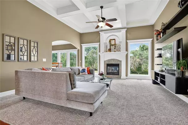 13602 Short CIR, Smithville, MO 64089