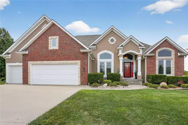 13602 Short CIR, Smithville, MO 64089