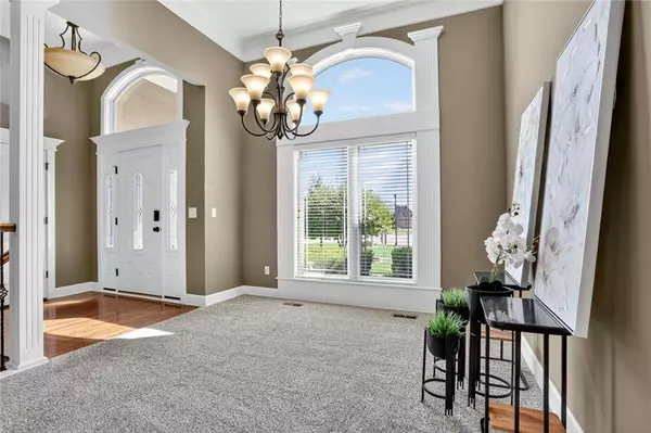 13602 Short CIR, Smithville, MO 64089