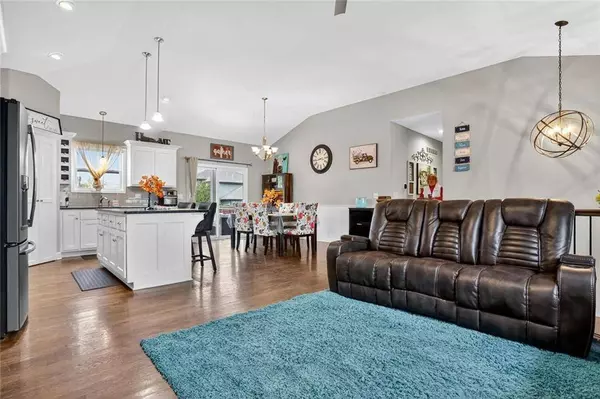 1402 NE 182nd ST, Smithville, MO 64089