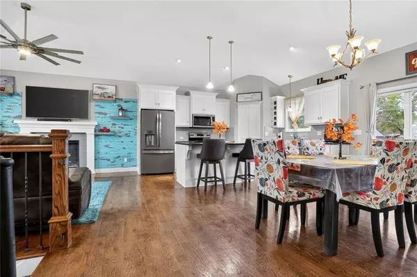 1402 NE 182nd ST, Smithville, MO 64089