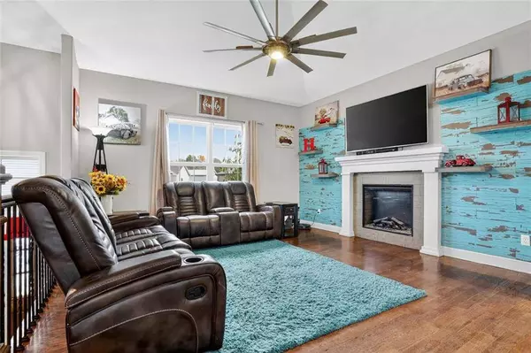 1402 NE 182nd ST, Smithville, MO 64089