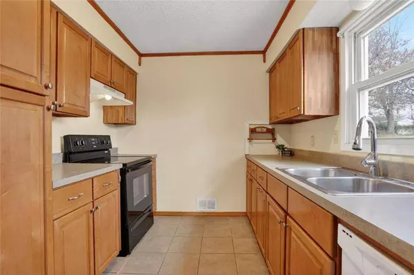 3701 N Cypress AVE, Kansas City, MO 64117