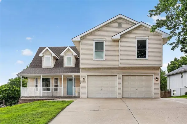 724 N Plum Rose DR, Liberty, MO 64068