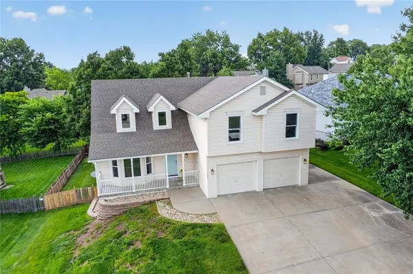 724 N Plum Rose DR, Liberty, MO 64068