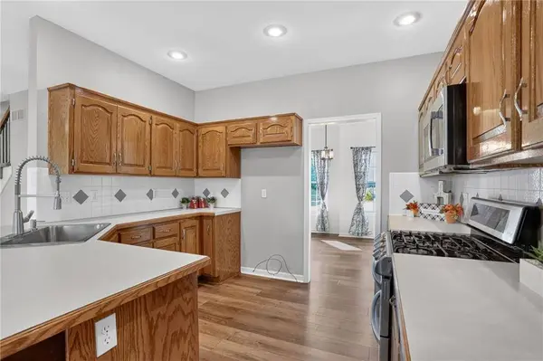 5304 NE Holiday DR, Lee's Summit, MO 64064