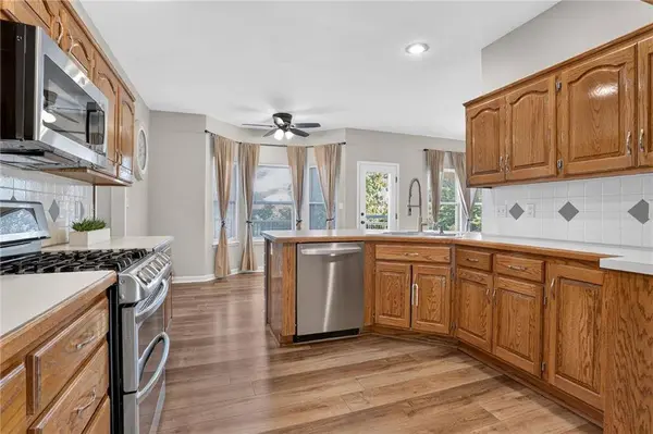 5304 NE Holiday DR, Lee's Summit, MO 64064