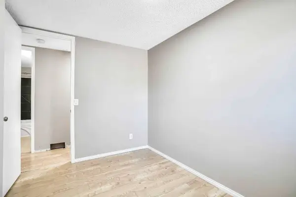 1143 Falworth RD NE, Calgary, AB T3J 1C8