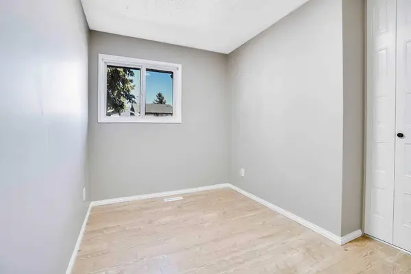 1143 Falworth RD NE, Calgary, AB T3J 1C8