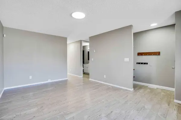 1143 Falworth RD NE, Calgary, AB T3J 1C8