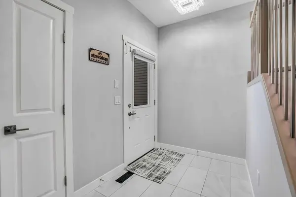 298 Corner Meadows WAY NE, Calgary, AB T3N 1Y4