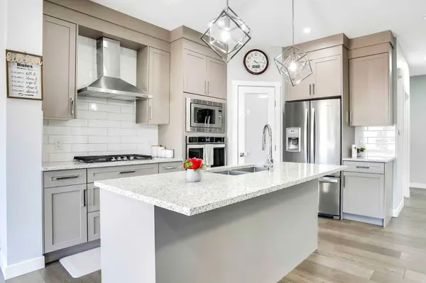 298 Corner Meadows WAY NE, Calgary, AB T3N 1Y4