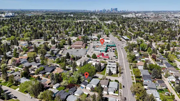 65 Hamlet RD SW, Calgary, AB T2V 3C9