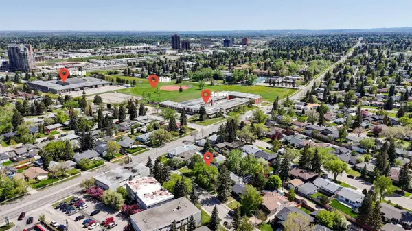 65 Hamlet RD SW, Calgary, AB T2V 3C9