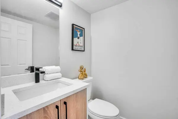 7844 21A ST SE, Calgary, AB T2C 1Z2