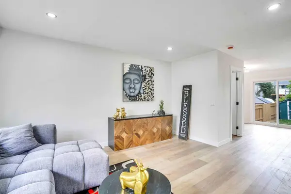 7844 21A ST SE, Calgary, AB T2C 1Z2