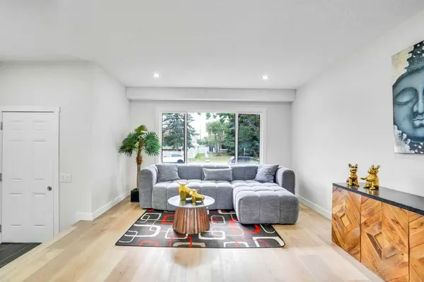 7844 21A ST SE, Calgary, AB T2C 1Z2