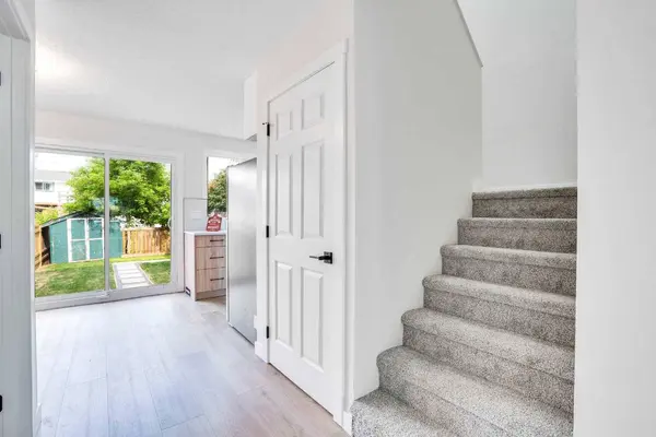 7844 21A ST SE, Calgary, AB T2C 1Z2