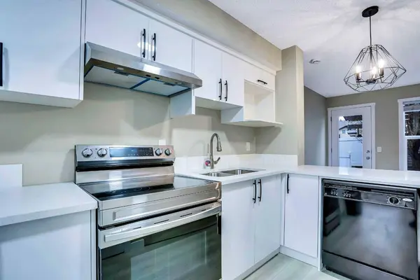 260 Saddlebrook PT NE, Calgary, AB T3J 0G5