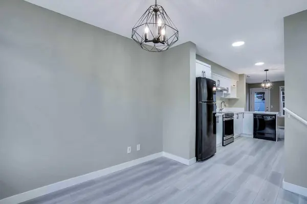 260 Saddlebrook PT NE, Calgary, AB T3J 0G5