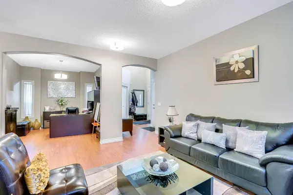 57 Saddleland DR NE, Calgary, AB T3J 5J3