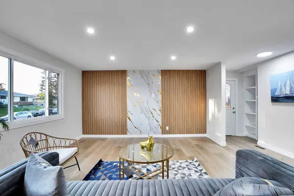 3038 Dover RD SE, Calgary, AB T2B 1V6