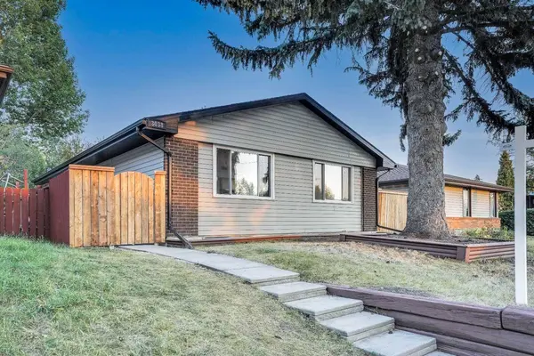 3038 Dover RD SE, Calgary, AB T2B 1V6