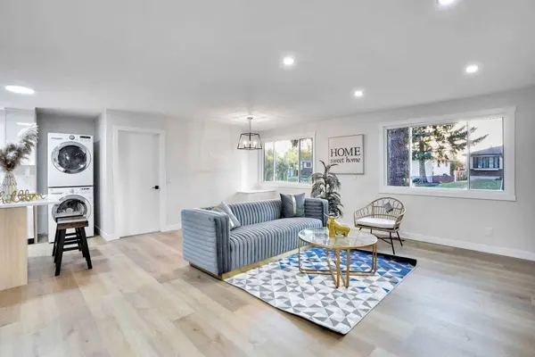 3038 Dover RD SE, Calgary, AB T2B 1V6