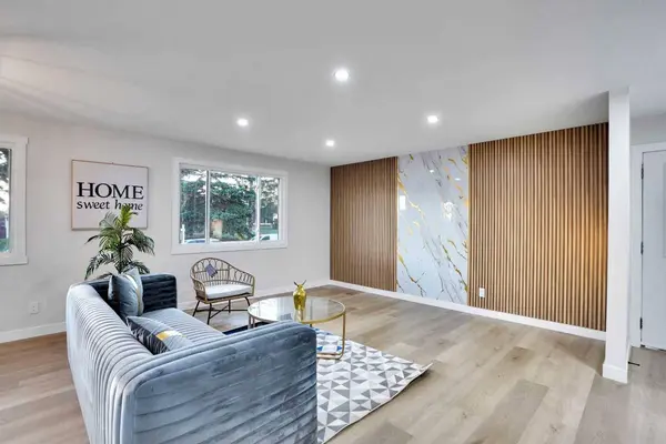 3038 Dover RD SE, Calgary, AB T2B 1V6