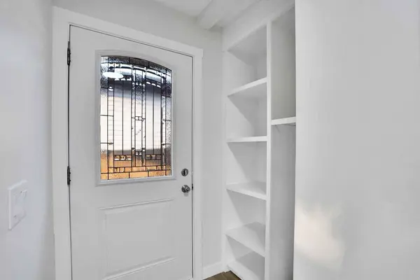 3038 Dover RD SE, Calgary, AB T2B 1V6