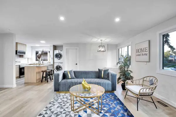 3038 Dover RD SE, Calgary, AB T2B 1V6