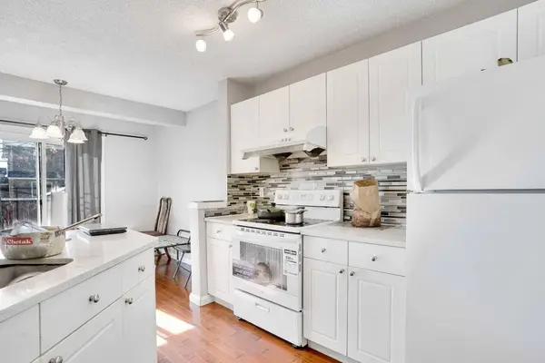 39 Saddleridge Close NE, Calgary, AB T3J 4X2