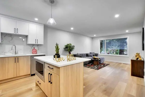 903B Queensland DR SE, Calgary, AB T2J 5E5