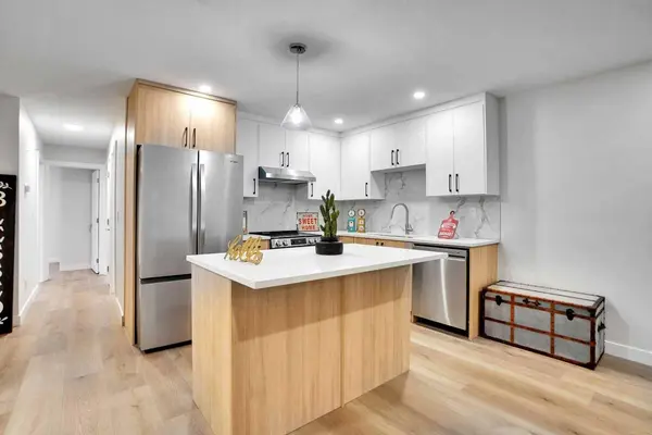 903B Queensland DR SE, Calgary, AB T2J 5E5